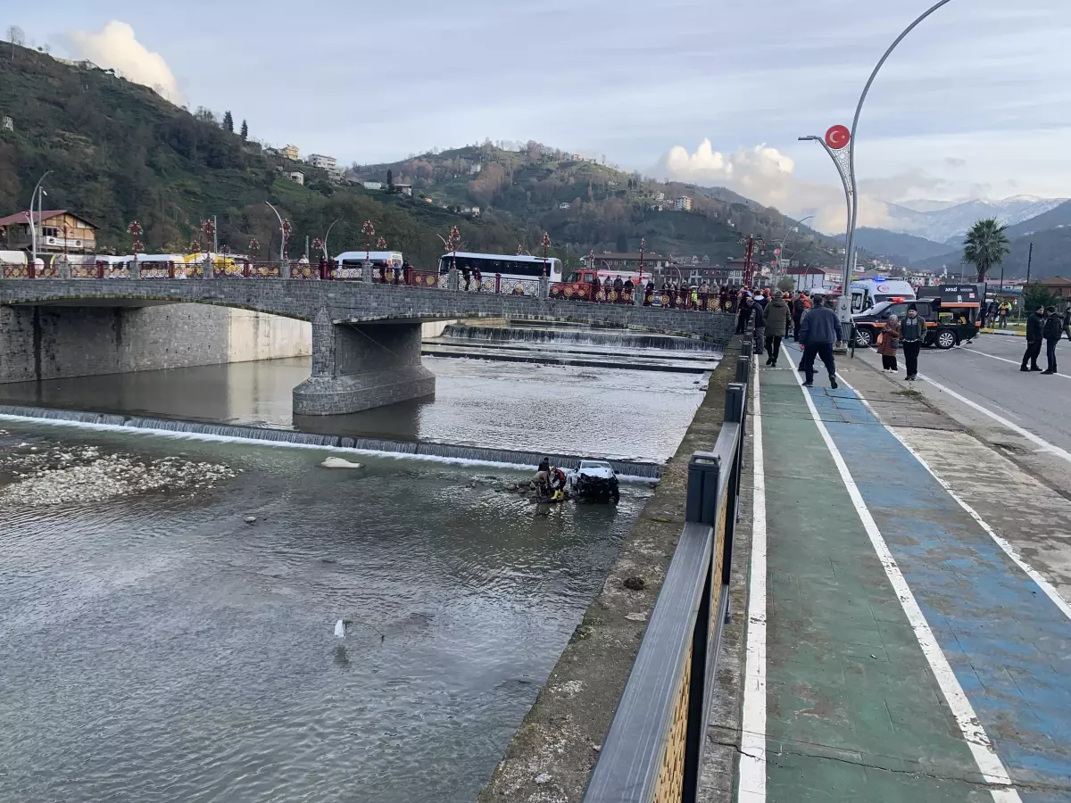 Rize’de Ehliyetsiz Şoförle Kaza: 9 Öğrenci Yaralandı