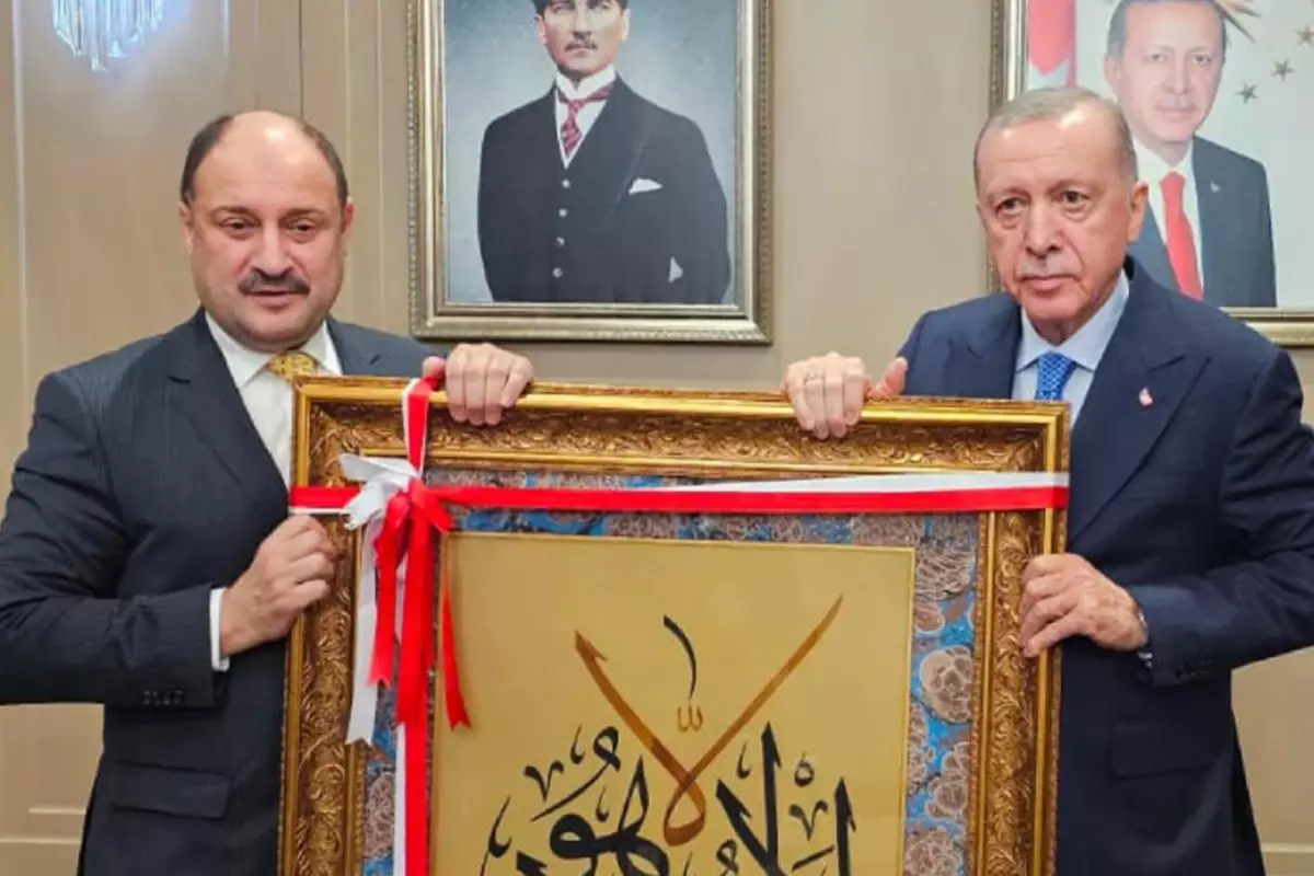 AK Parti’ye geçeceği iddia edilen belediye başkanından Erdoğan’a hediye